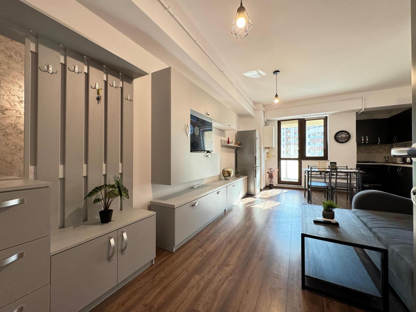 & By Glam At Lazar Towers Apartment Iasi