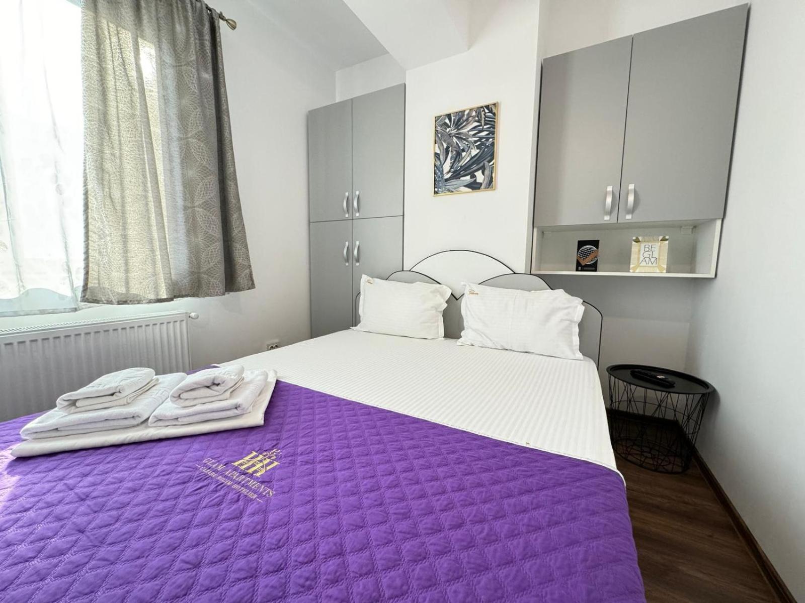 Apartment & By Glam At Lazar Towers *